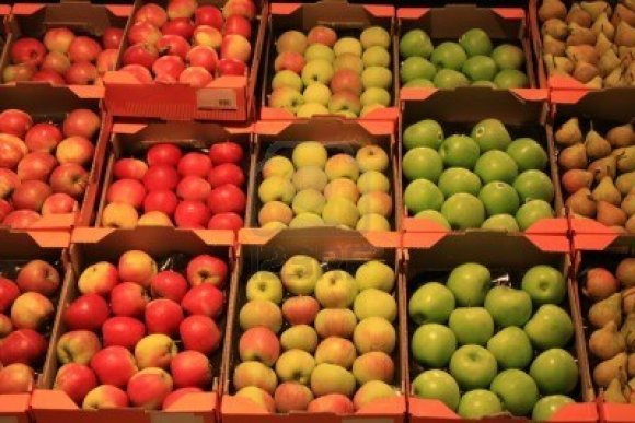 5841470-verschillende-soorten-appels-weergegeven-in-een-supermarkt